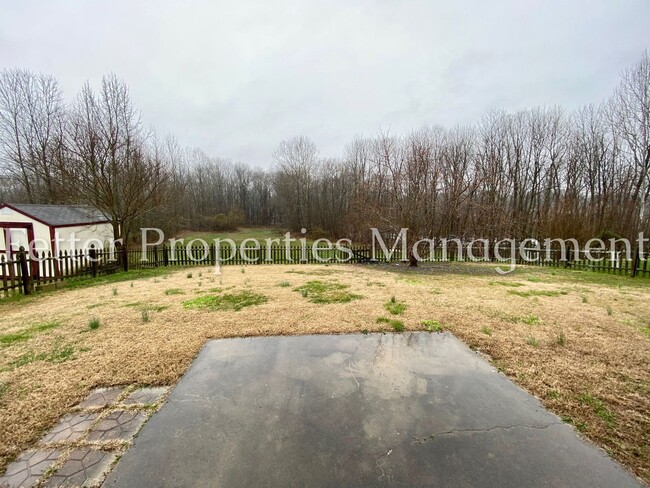Building Photo - 3 Bedroom East Side Home!