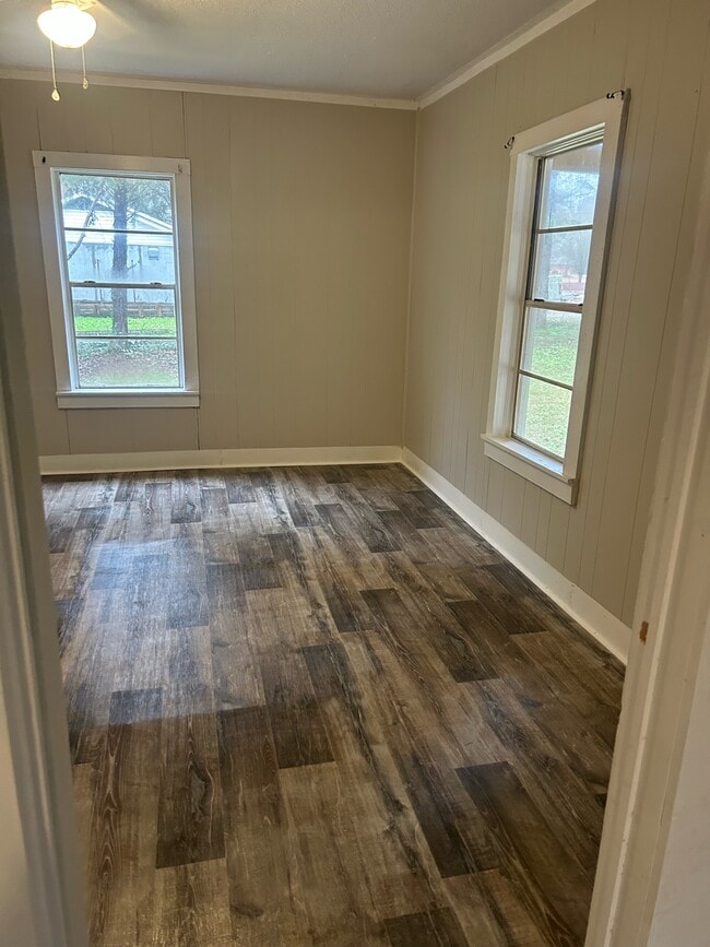 Building Photo - 155 W 10th St