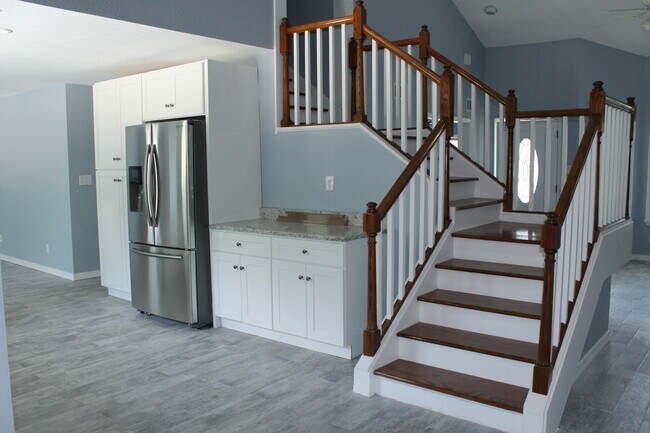 Building Photo - 1077 Woodlore Cir