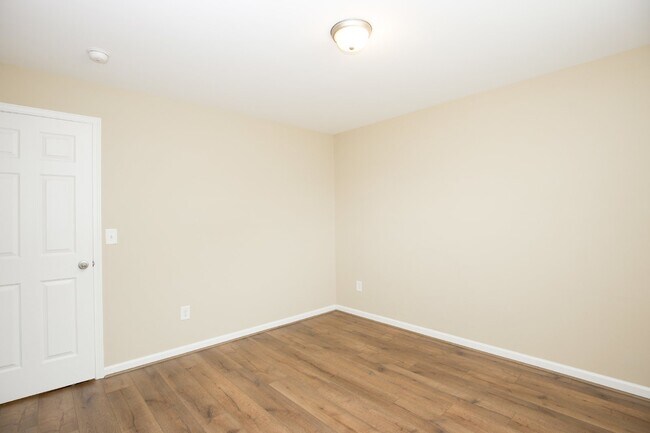 Building Photo - "Charming 3 Bed, 2 Bath Home in Spring Lak...
