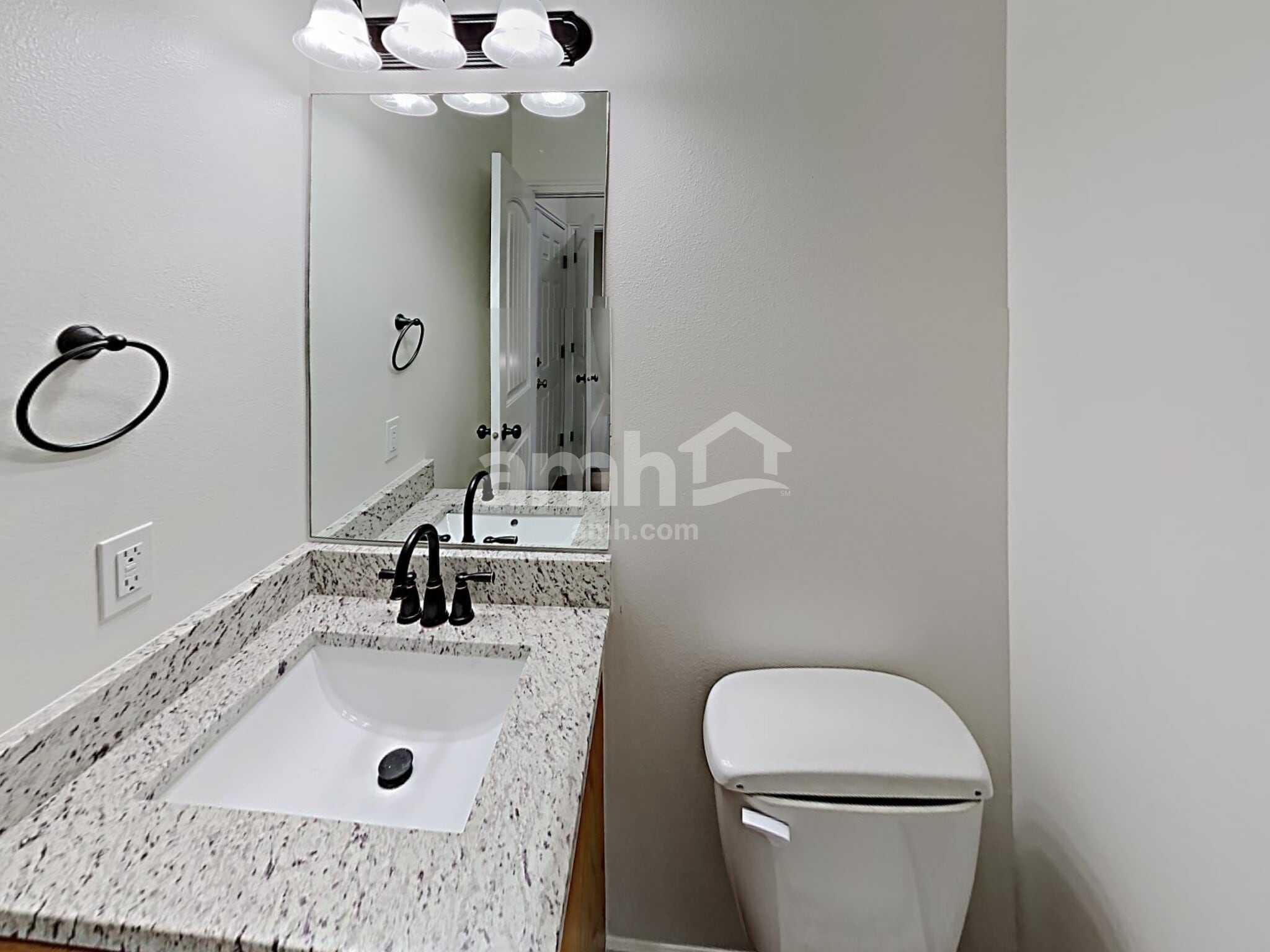 Building Photo - 7506 Addison Ave