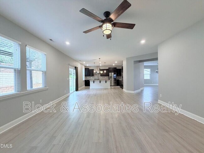 Building Photo - 504 Eno Dr