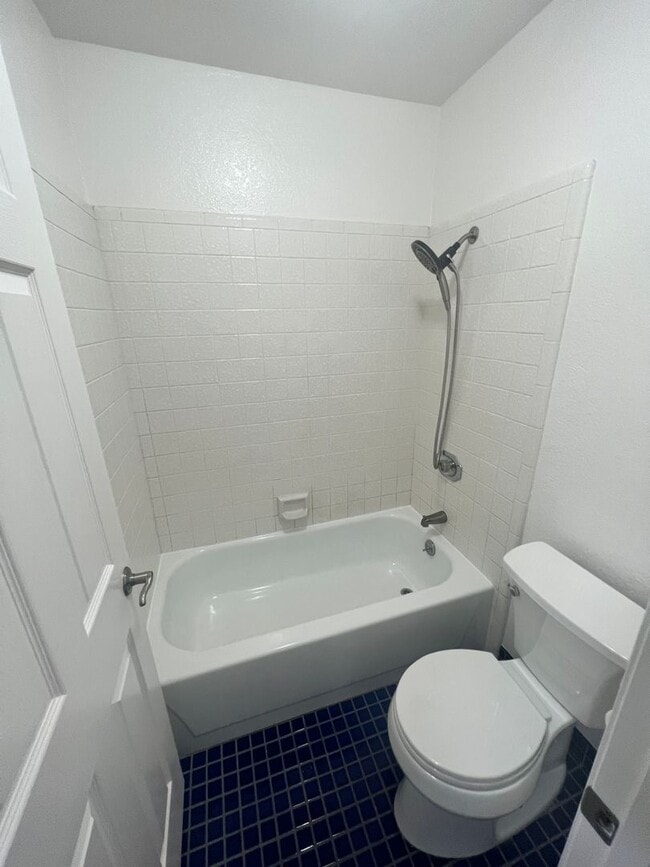 Building Photo - Great looking home on a court location wit...