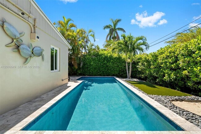 Building Photo - 930 N 11th Ct