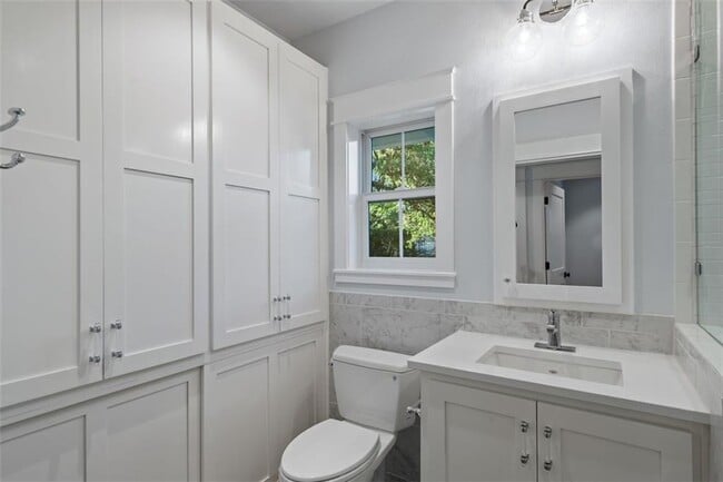 Building Photo - 1801 Alta Vista Ave