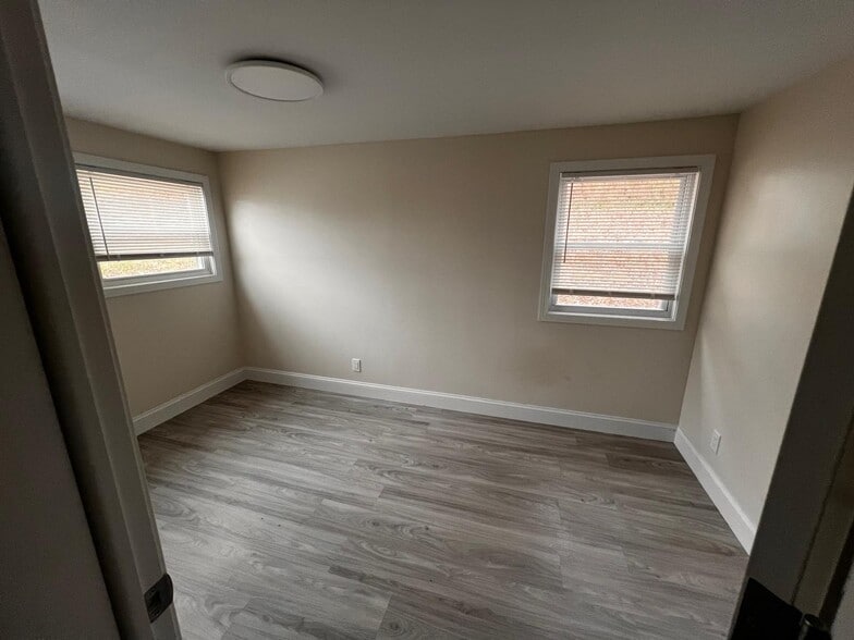 Building Photo - 613 Wallace Harris Ave