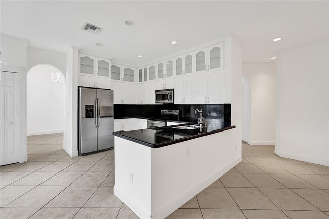 Building Photo - 10902 Tamoron Ln