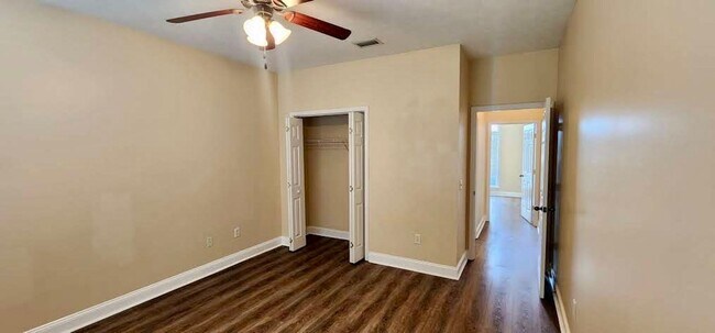 Building Photo - Great Home and Location-Available Now!