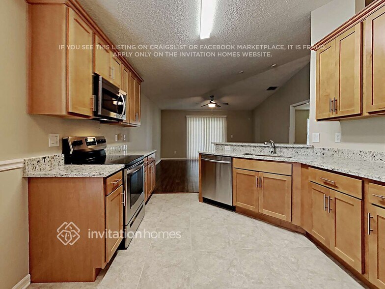 Building Photo - 4870 Manchester Dr