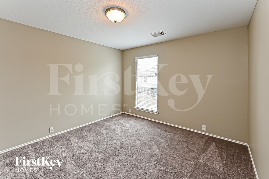 Building Photo - 18810 Summer Anne Dr