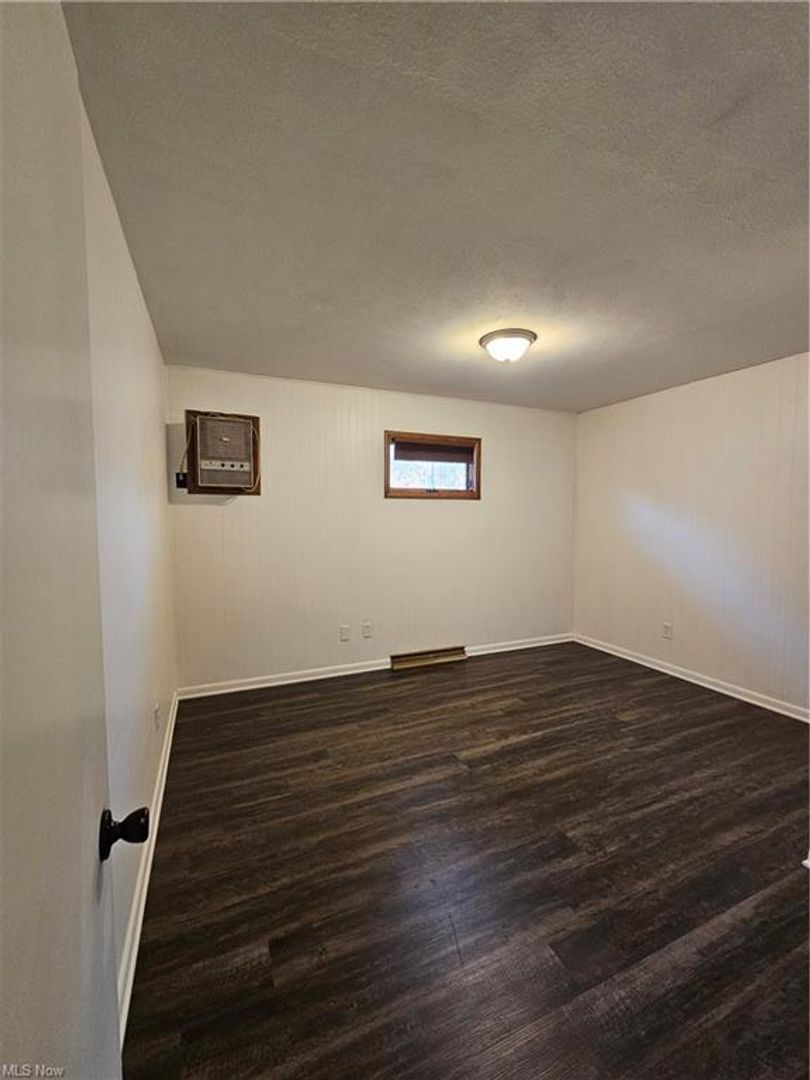 Building Photo - 2bd/1bth Duplex in Kent with detached garage