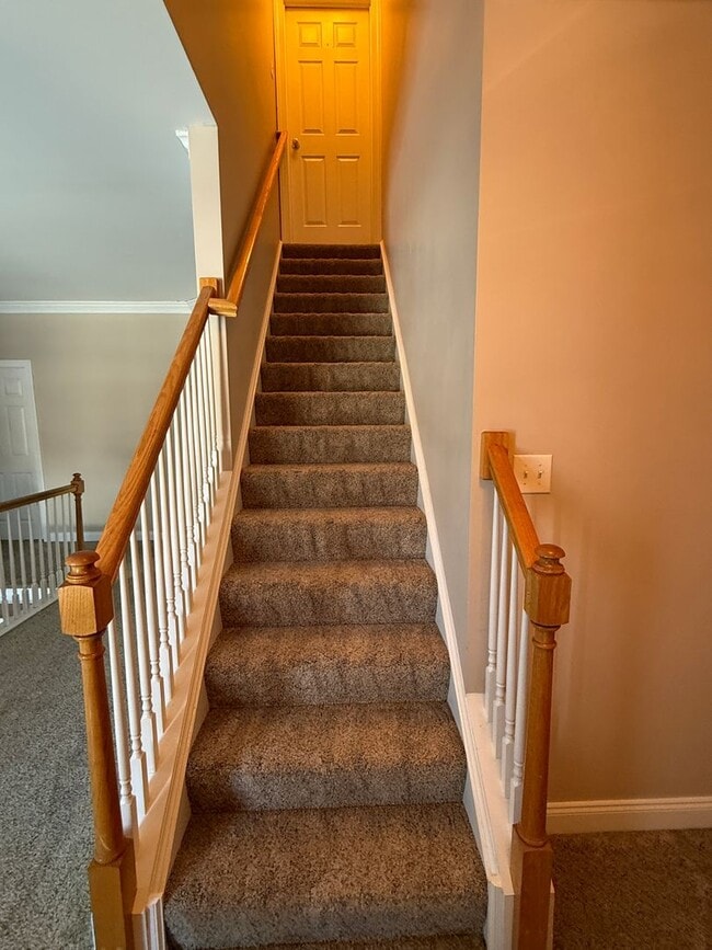 Building Photo - Large 4 Bedroom Home in Glen Allen