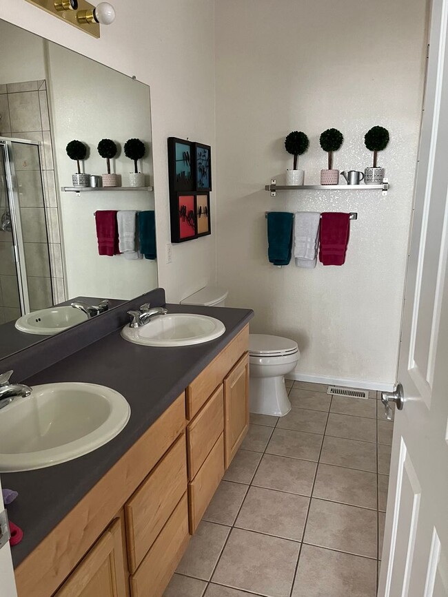 Building Photo - Spacious 4 Bed + Study, 4 Bath Ranch in Broomfield | Available July 6