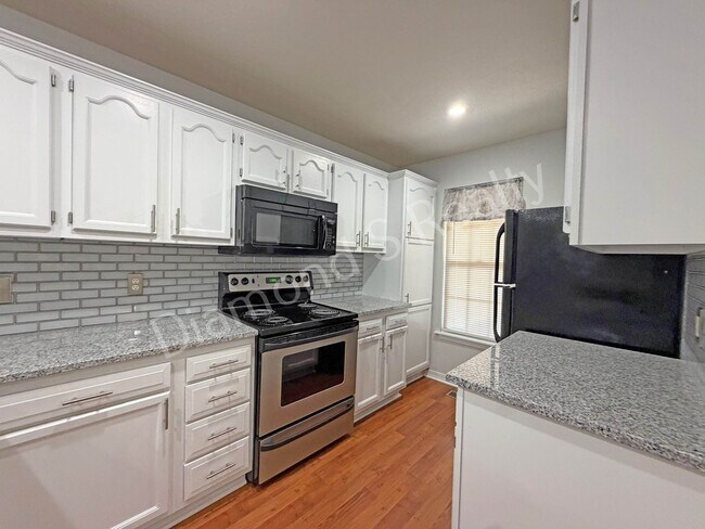 Building Photo - 1331 W Sackett St