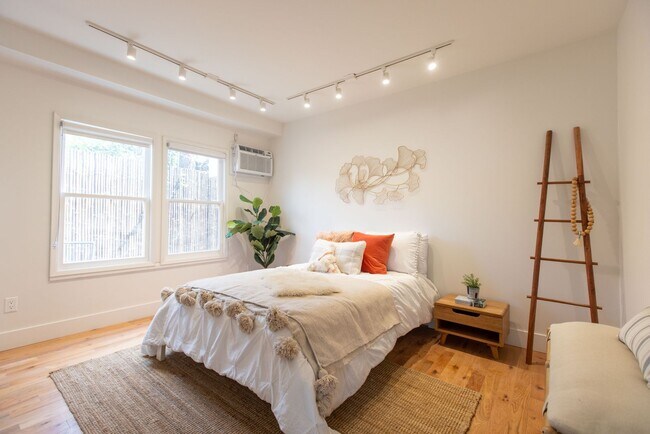 Interior Photo - 1632 6TH AVENUE