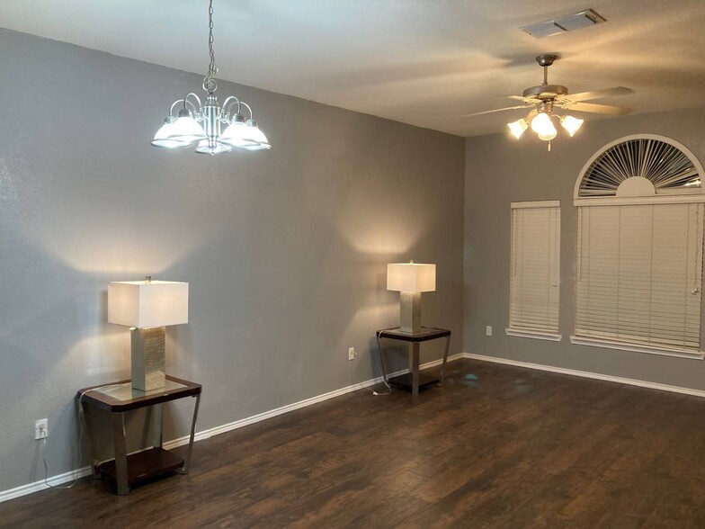 living room - 3505 Cattlebaron Dr