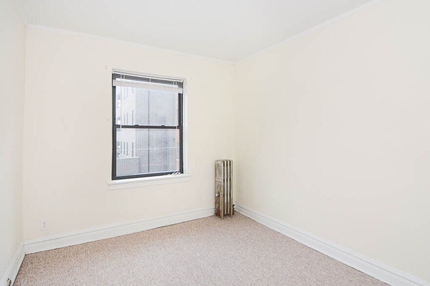 Building Photo - 4842 N Damen Ave