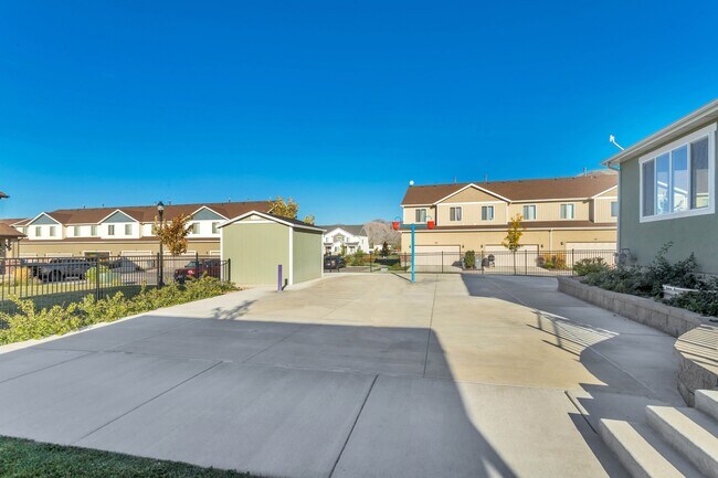 Building Photo - 65 E 970 N