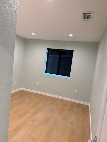 Building Photo - 11736 Success Ave
