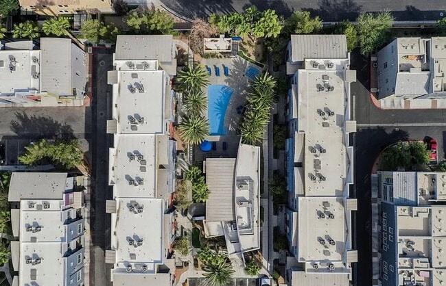 Building Photo - Unique condo with rooftop Strip Views and modern amenities.