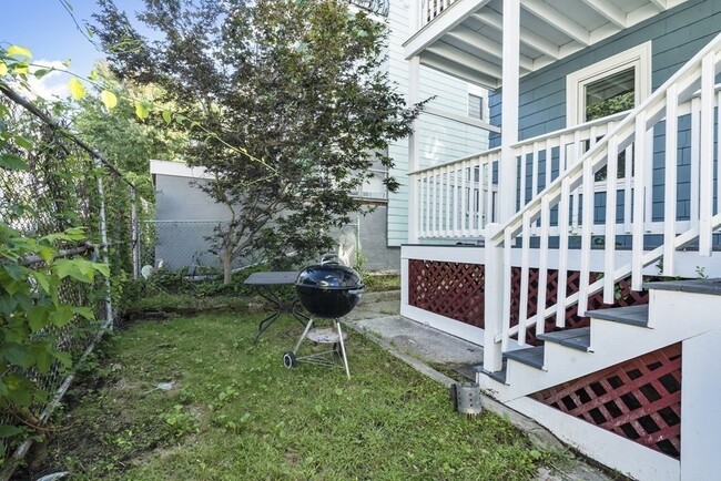 Building Photo - 31 Harold St