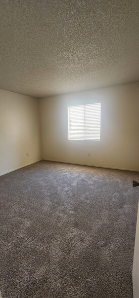Building Photo - 5913 Auburn Oaks Dr