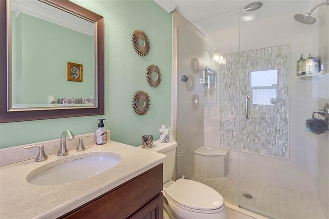 Building Photo - 952 Fairway Dr