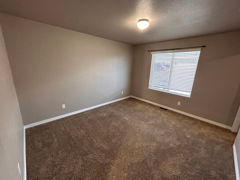 Building Photo - 7118 Dutch Loop