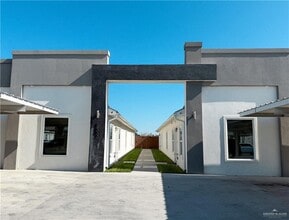 Building Photo - 13 Angelina Dr