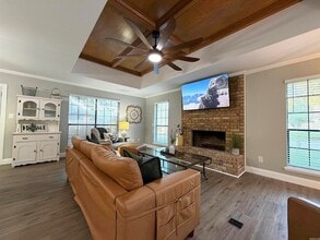 Building Photo - 5805 Sidney Dr