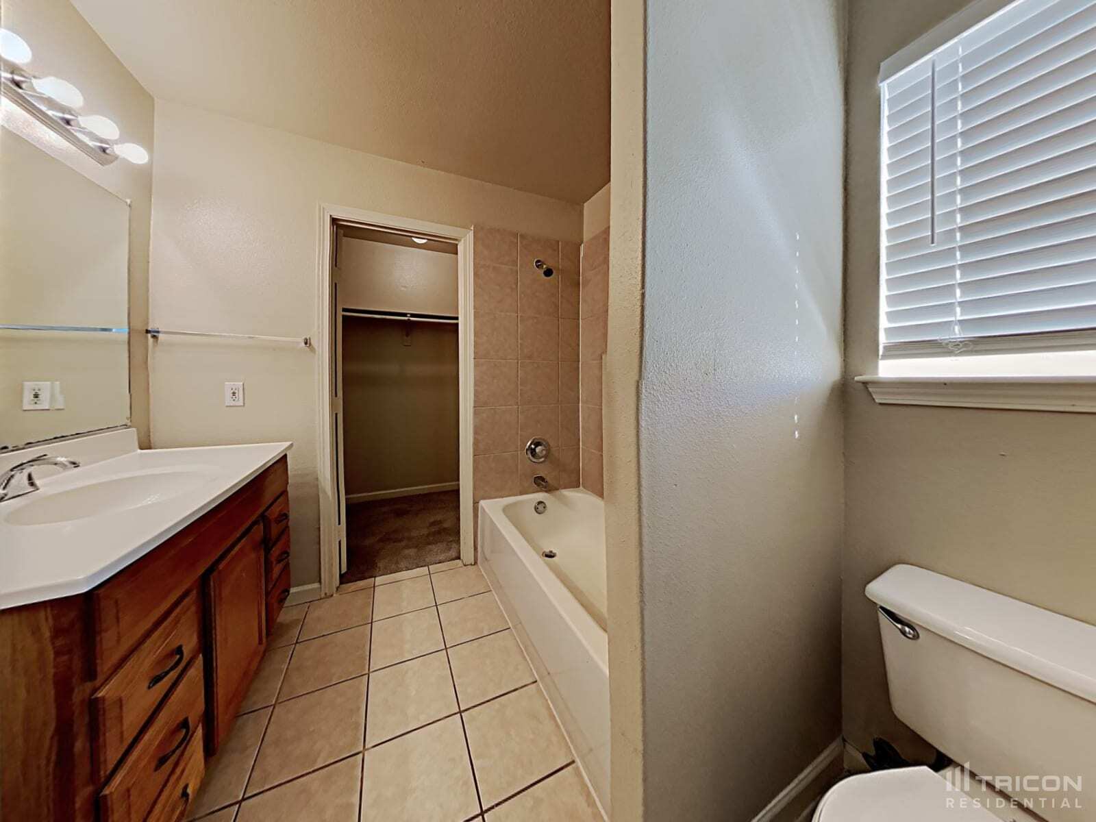 Building Photo - 9722 Spruce Ridge Dr