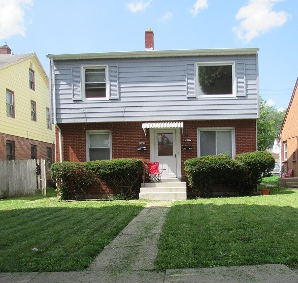 Building Photo - 4645-4647 W Fond du Lac Ave