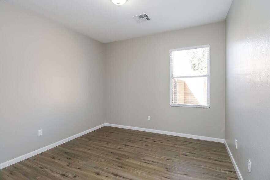 Building Photo - 3974 E Latham Way