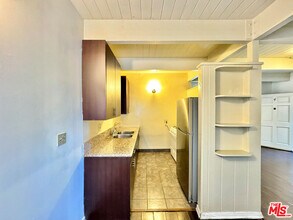 Building Photo - 451 S Oakhurst Dr