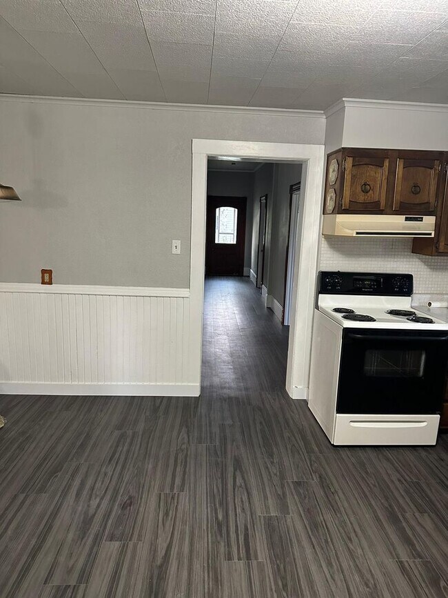 Building Photo - For Rent: 3 Bed / 1 Bath Home in Oconto