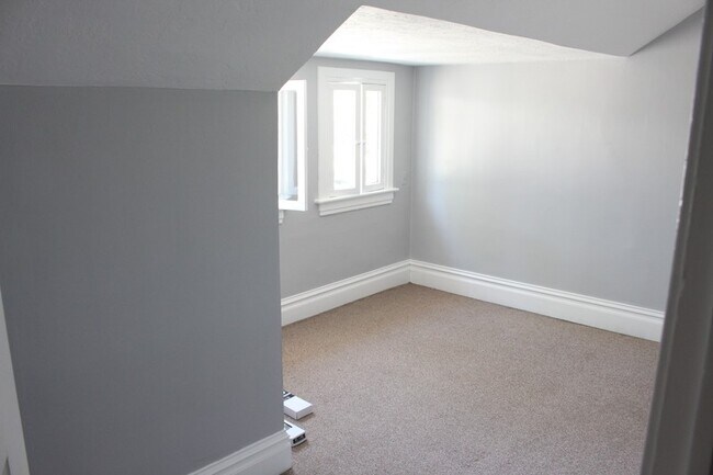 Building Photo - 932 S 900 E