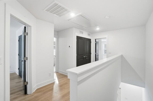 Building Photo - Bright & Modern New Construction Townhome