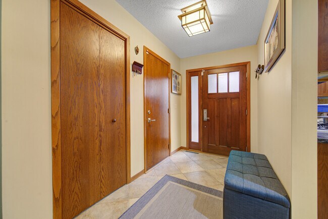 Building Photo - 15 Magnolia Ln N