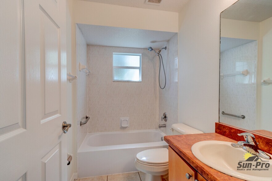 Building Photo - 5505 W Magnolia Ave