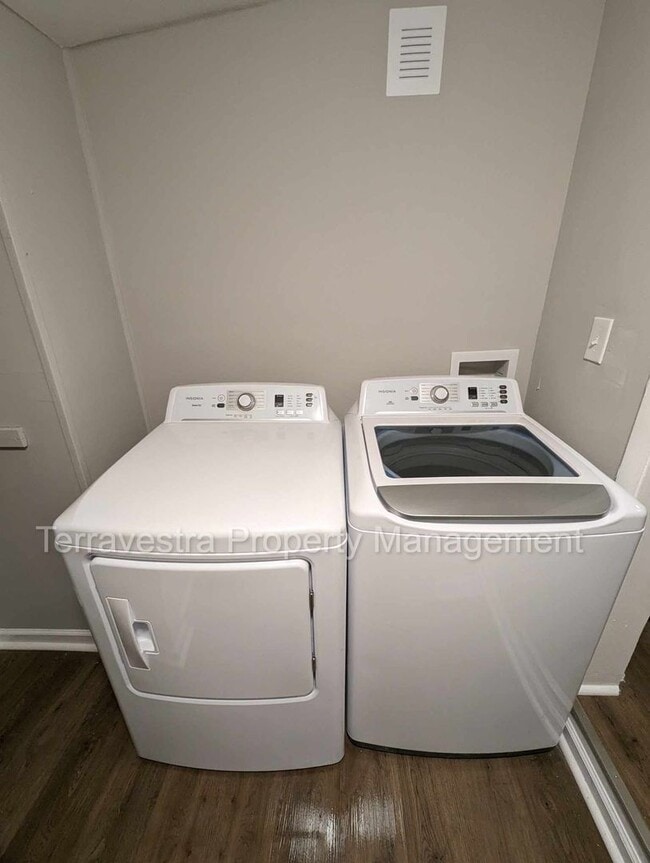 Building Photo - 2 Bed in Millville! Single family