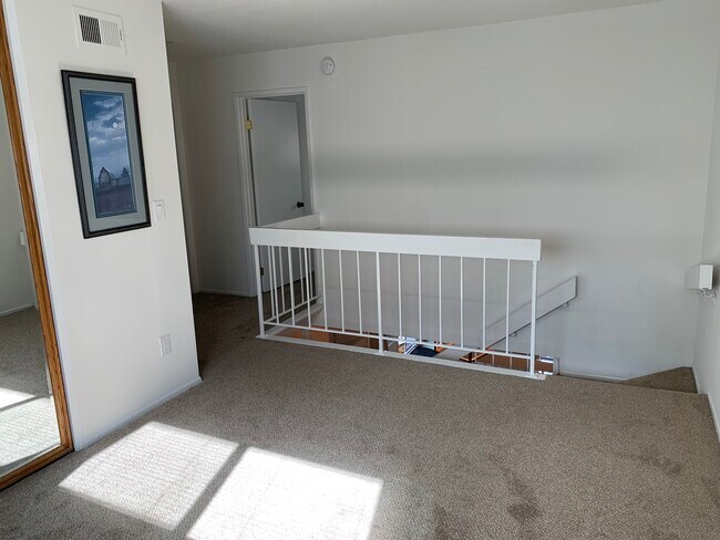 Building Photo - 10327 Larwin Ave