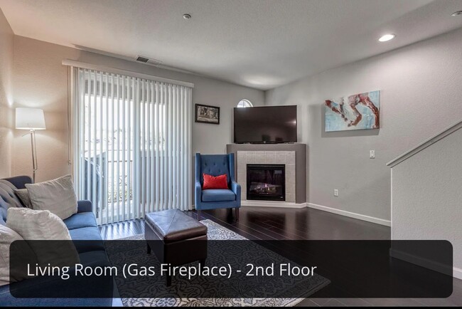 Building Photo - 3 bedrooms townhome in Eastlake/Otay Ranch...