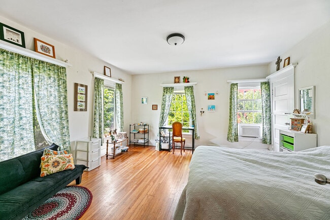 1st bedroom - 520 5th Ave SE