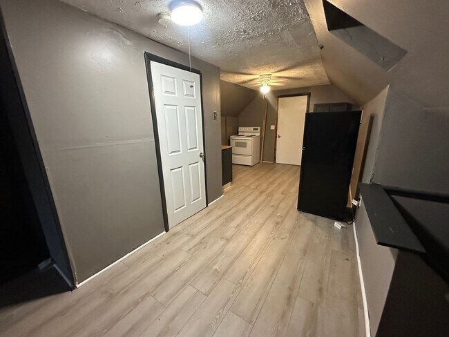 Building Photo - 1311 E 187th St