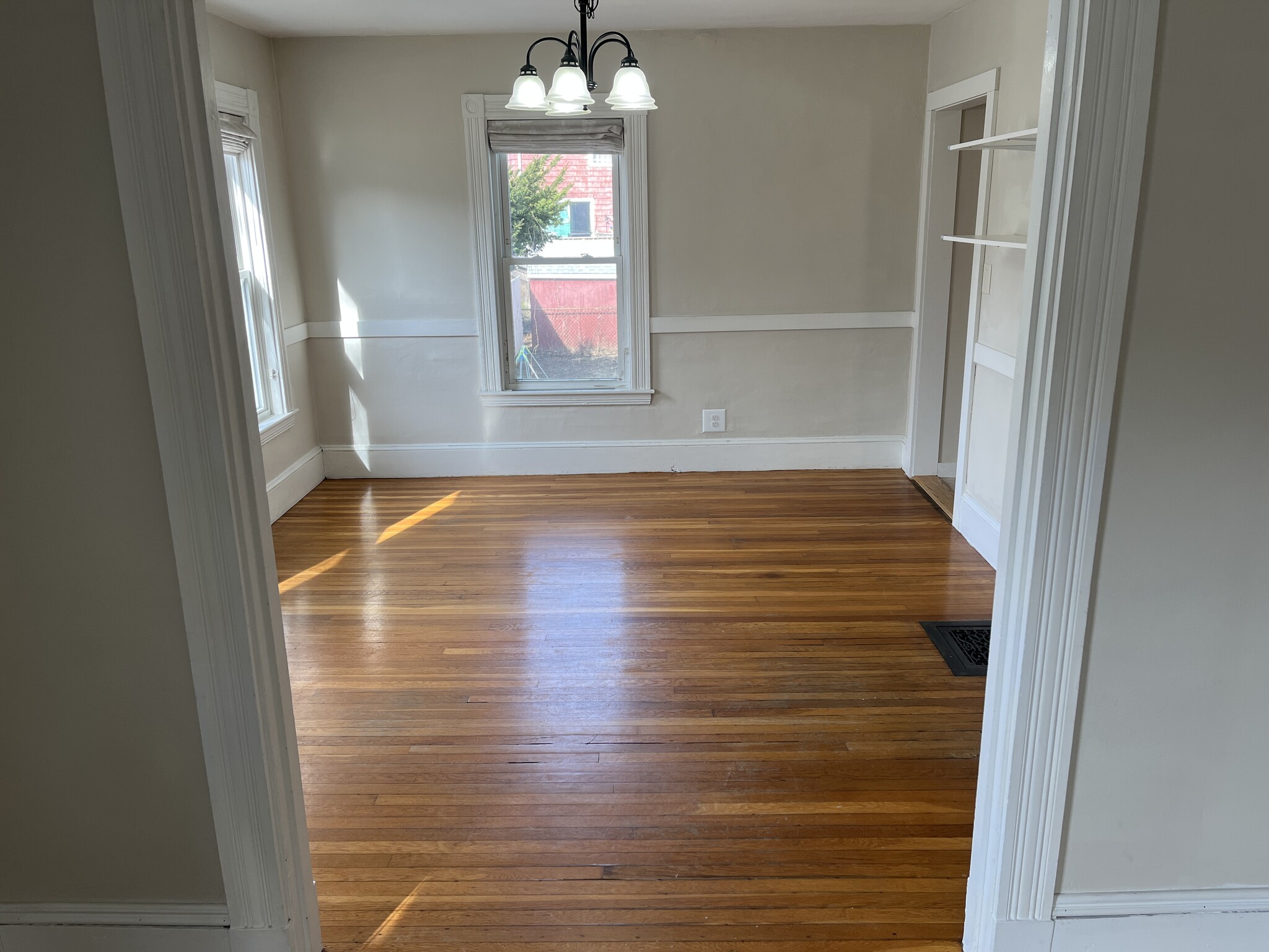 Building Photo - 16 Gordon St