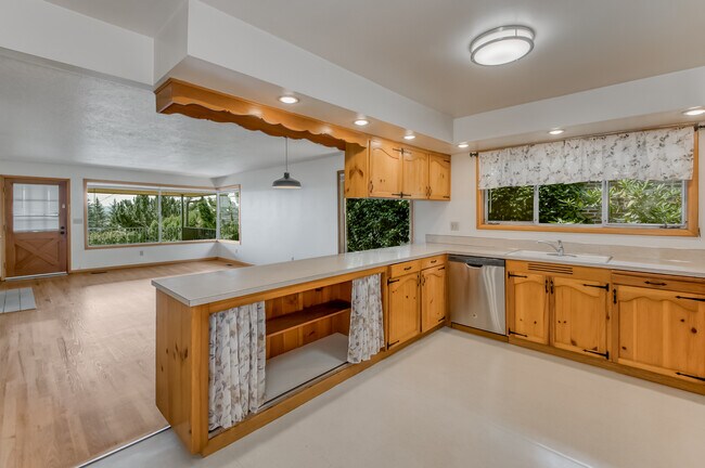 Building Photo - 6506 E Evergreen Blvd