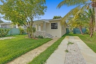 Building Photo - $1,995 435 NW 82ns Terrace Ter #2