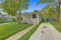 Building Photo - $1,995 435 NW 82ns Terrace Ter #2