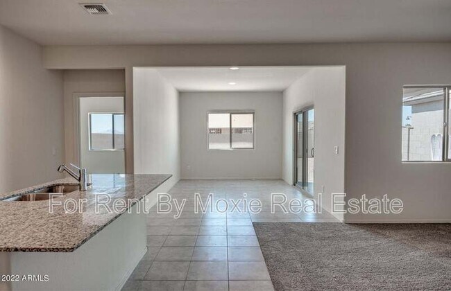 Building Photo - 18354 N Buckhorn Trail