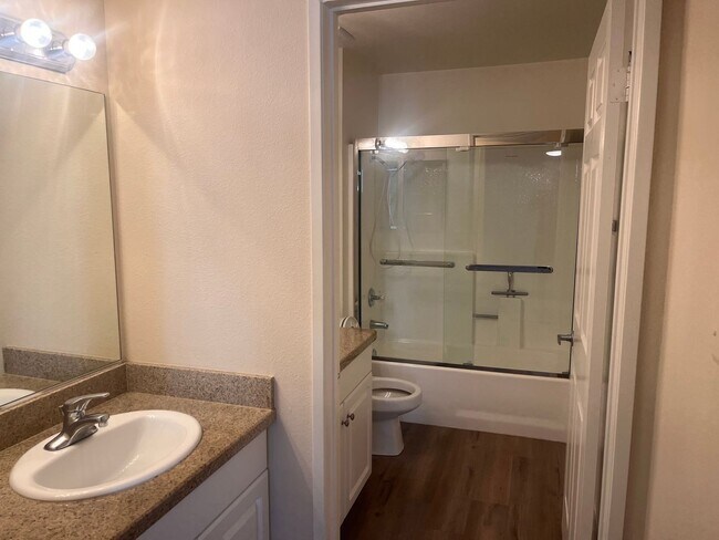 Building Photo - 2 Bedroom 2 Bathroom Plus Loft in Prime Woodland Hills